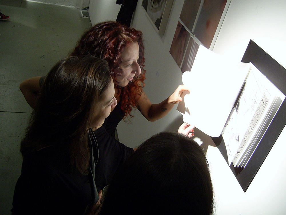 Mostra collettiva organizzata all’Arci Bitte di Milano, ospitata poi alla Skin Gallery di Brescia ed in seguito a Saragoza, che esplorava il rapporto tra cibo e sesso rileggendo la fiaba in chiave provocatoria.