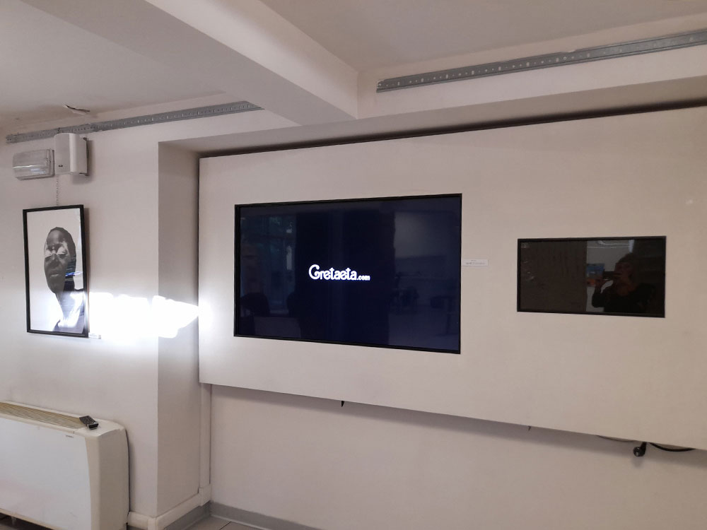 Mostra collettiva tenutasi in prima battuta presso la storica Ex Fornace Gola sull’Alzaia del Naviglio Pavese per poi migrare nella città di Cracovia. L’obiettivo dell’esposizione è stato infatti quello di creare un ponte tra Italia e Polonia. Organizzata dalla Casa delle Artiste di Milano in collaborazione con Galeria Labirynt (PL) patrocinata dal Municipio 6, la mostra ha ospitato artisti italiani e polacchi.