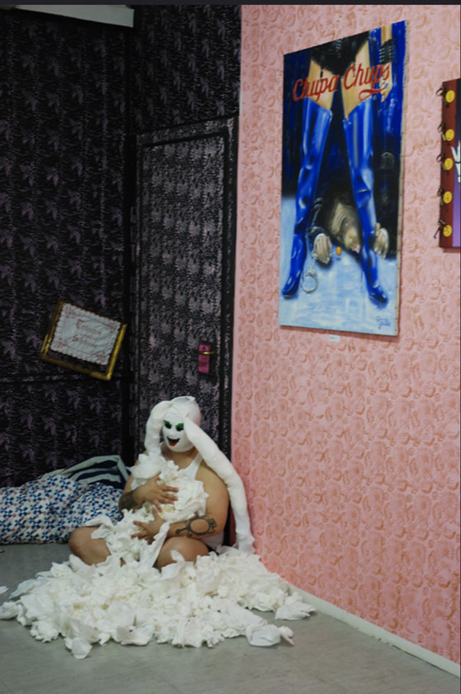 Mostra collettiva tenuta presso la Limited No Art Gallery di Milano, spazio espositivo curato da Giacomo Spazio. La mostra verteva sul tema del bordello inteso come ‘casa chiusa’, sessualità e disordine.